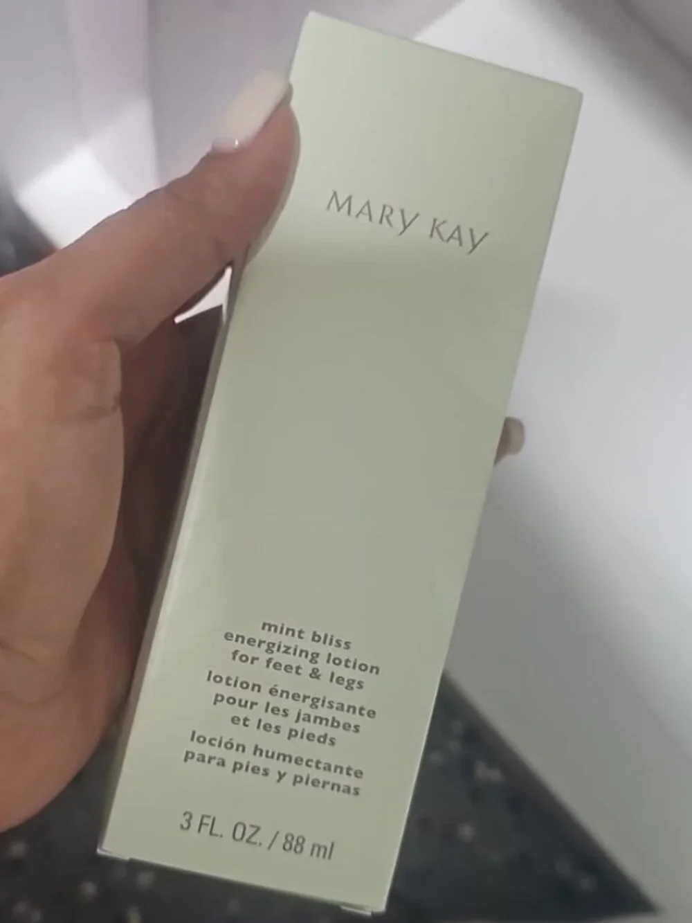 Mary Kay Mint Bliss Energizing Lotion for Feet & Legs (3 fl. oz. / 88 ml).